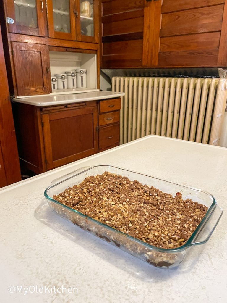 Grandma’s Best Butter Crumble Date Bars